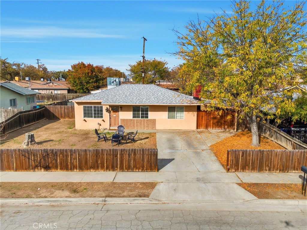 404 San Madina, Hanford, CA 93230