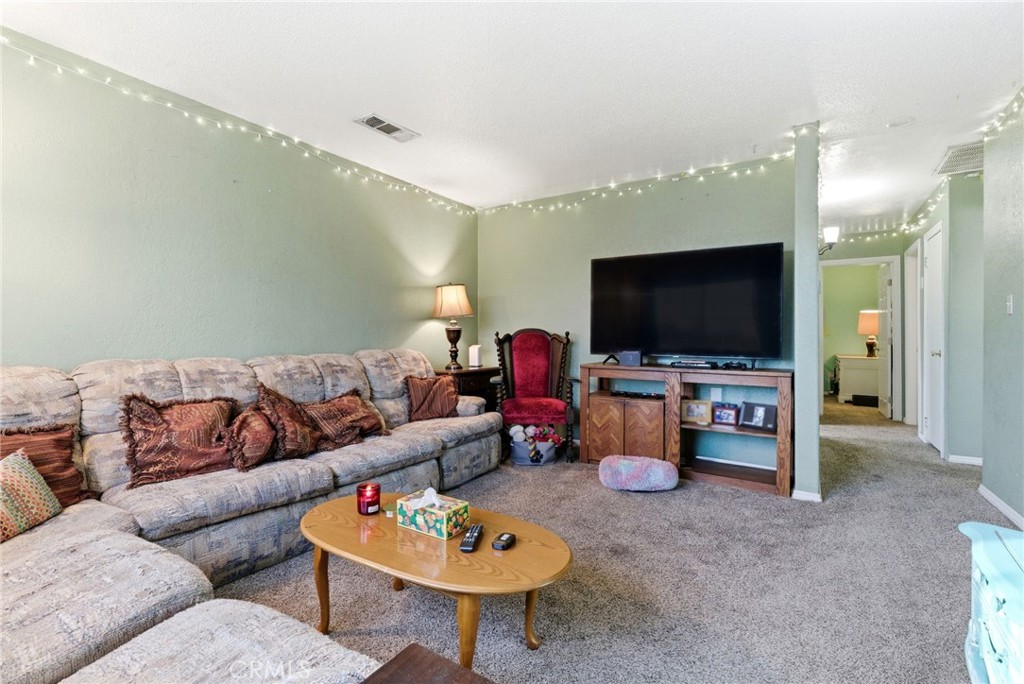 404 San Madina, Hanford, CA 93230