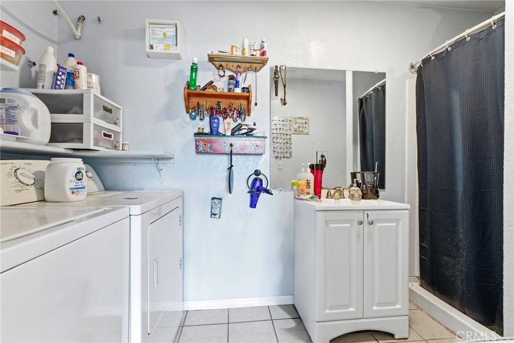 404 San Madina, Hanford, CA 93230