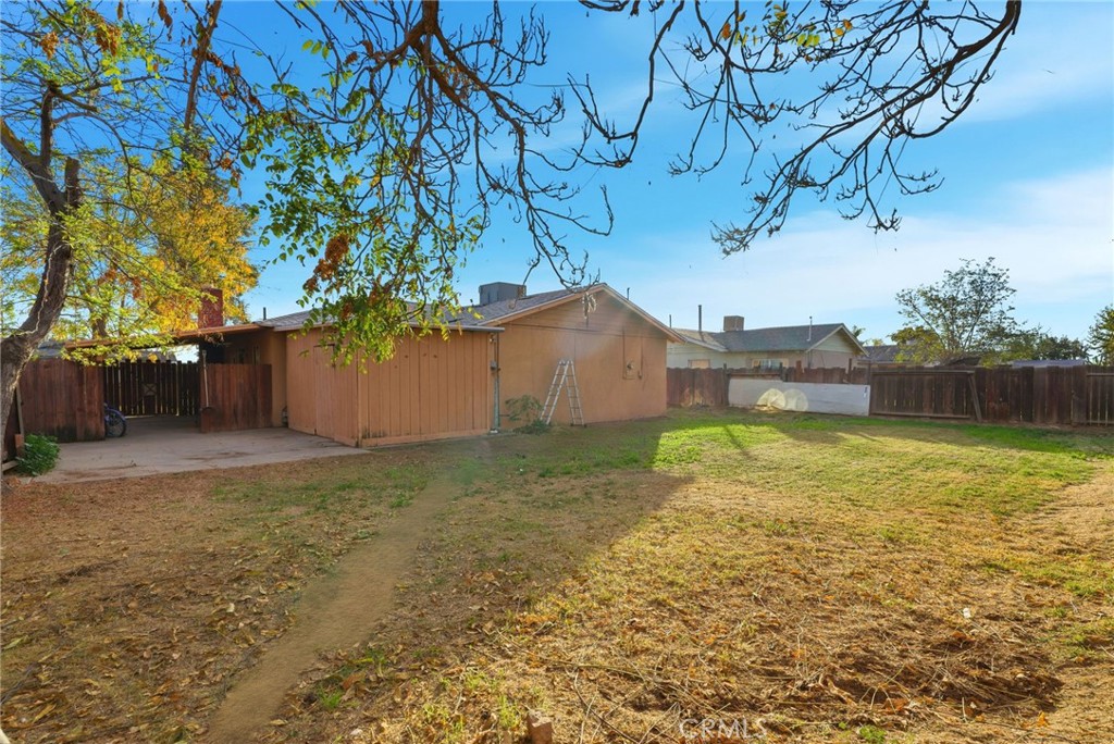 404 San Madina, Hanford, CA 93230