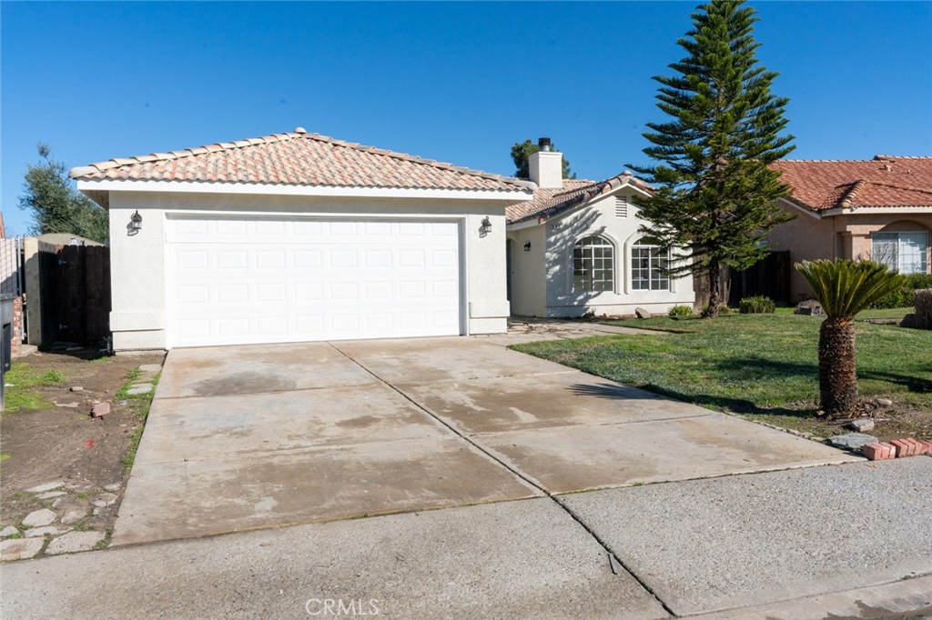 906 Don Medico Dr, Hanford, CA 93230