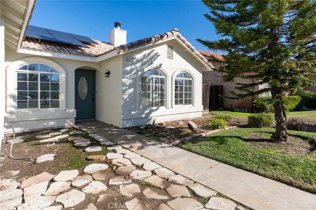 906 Don Medico Dr, Hanford, CA 93230