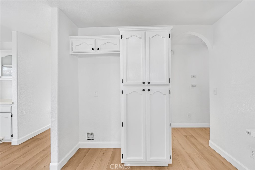 906 Don Medico Dr, Hanford, CA 93230