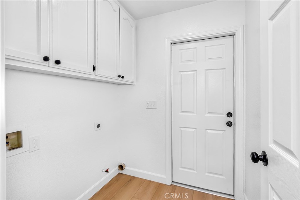 906 Don Medico Dr, Hanford, CA 93230