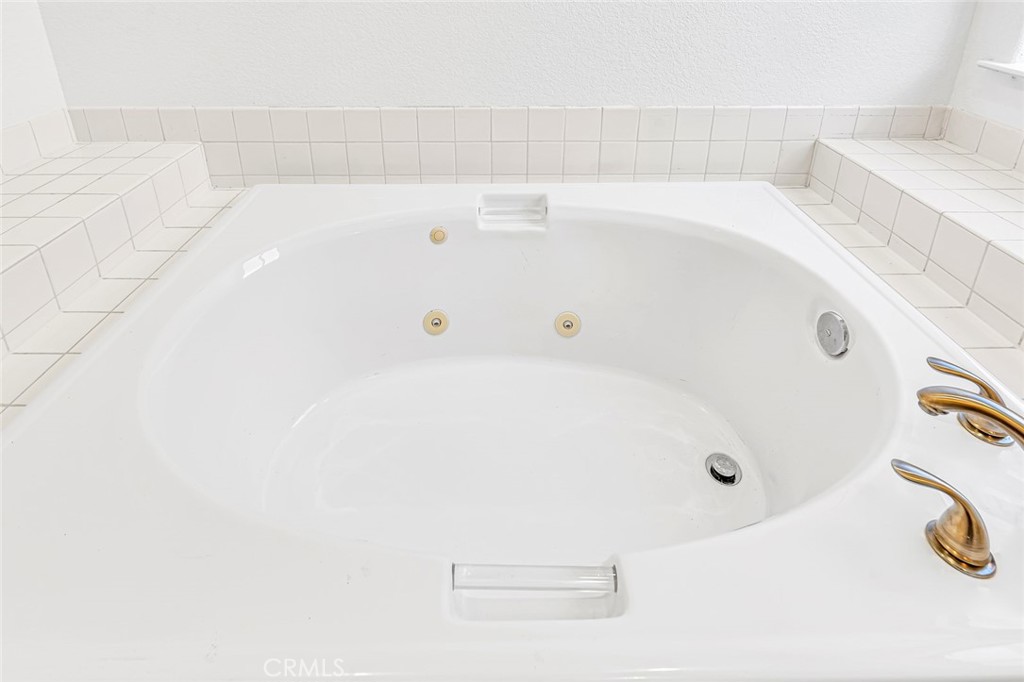 906 Don Medico Dr, Hanford, CA 93230