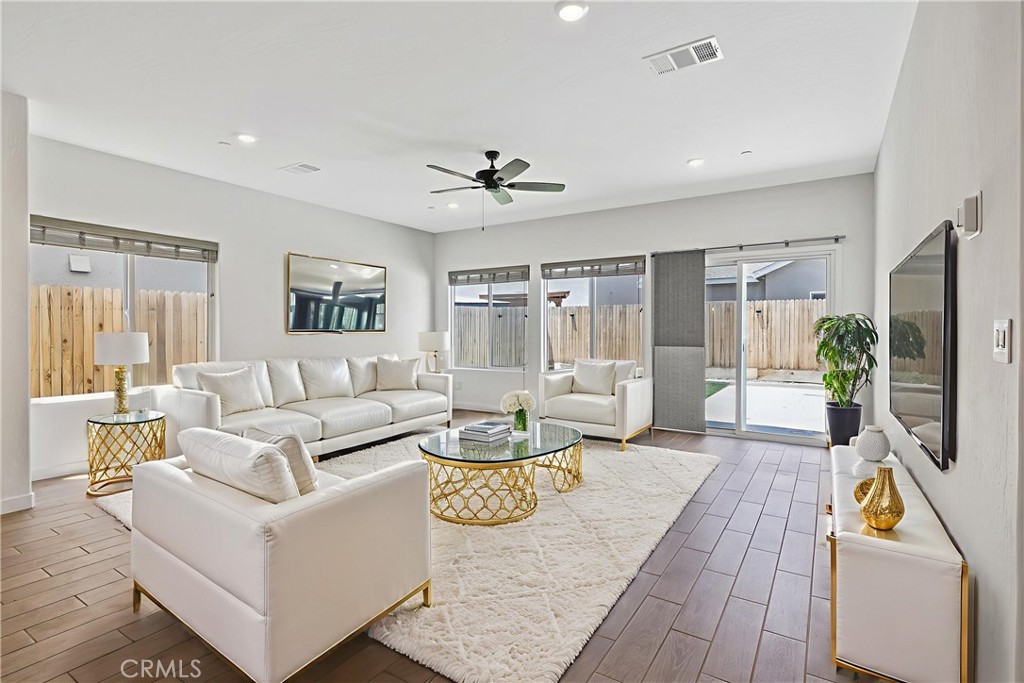 1754 N Aster Lake Rd, Hanford, CA 93230