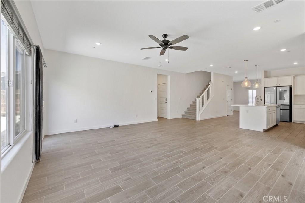 1754 N Aster Lake Rd, Hanford, CA 93230