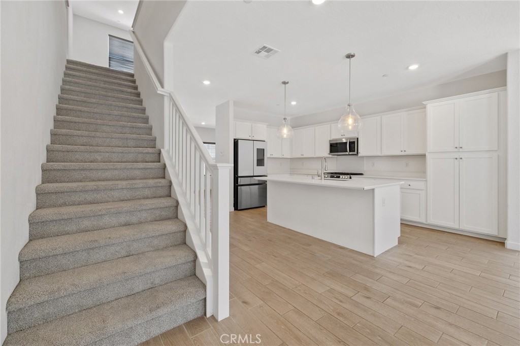 1754 N Aster Lake Rd, Hanford, CA 93230