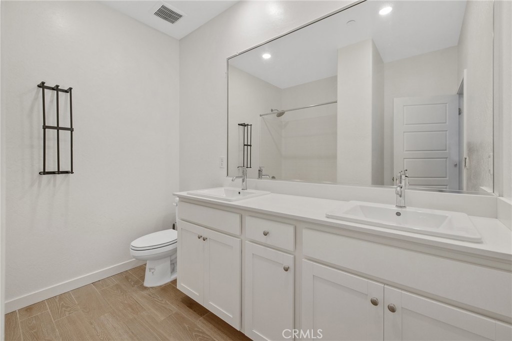 1754 N Aster Lake Rd, Hanford, CA 93230