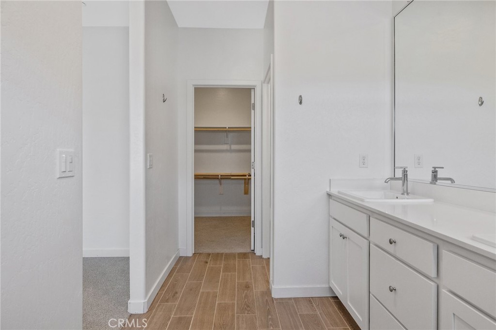 1754 N Aster Lake Rd, Hanford, CA 93230