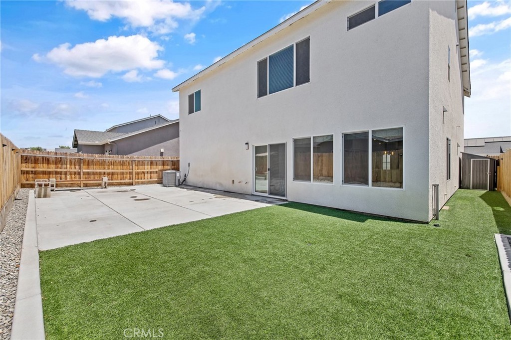 1754 N Aster Lake Rd, Hanford, CA 93230