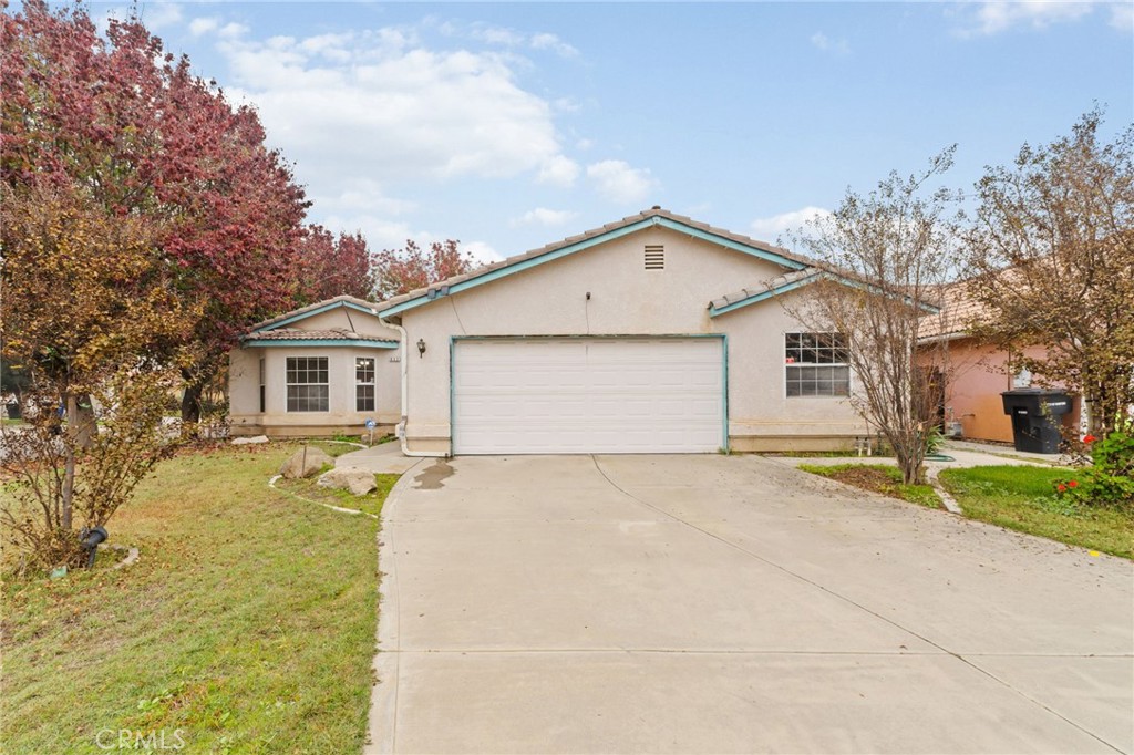 952 Upp Ct, Hanford, CA 93230