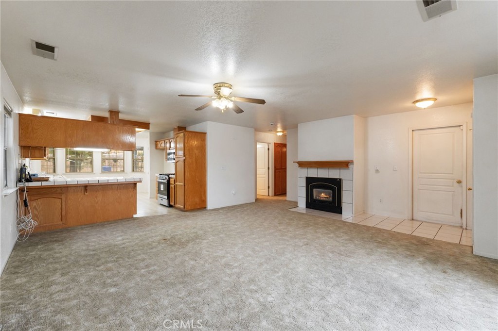 952 Upp Ct, Hanford, CA 93230