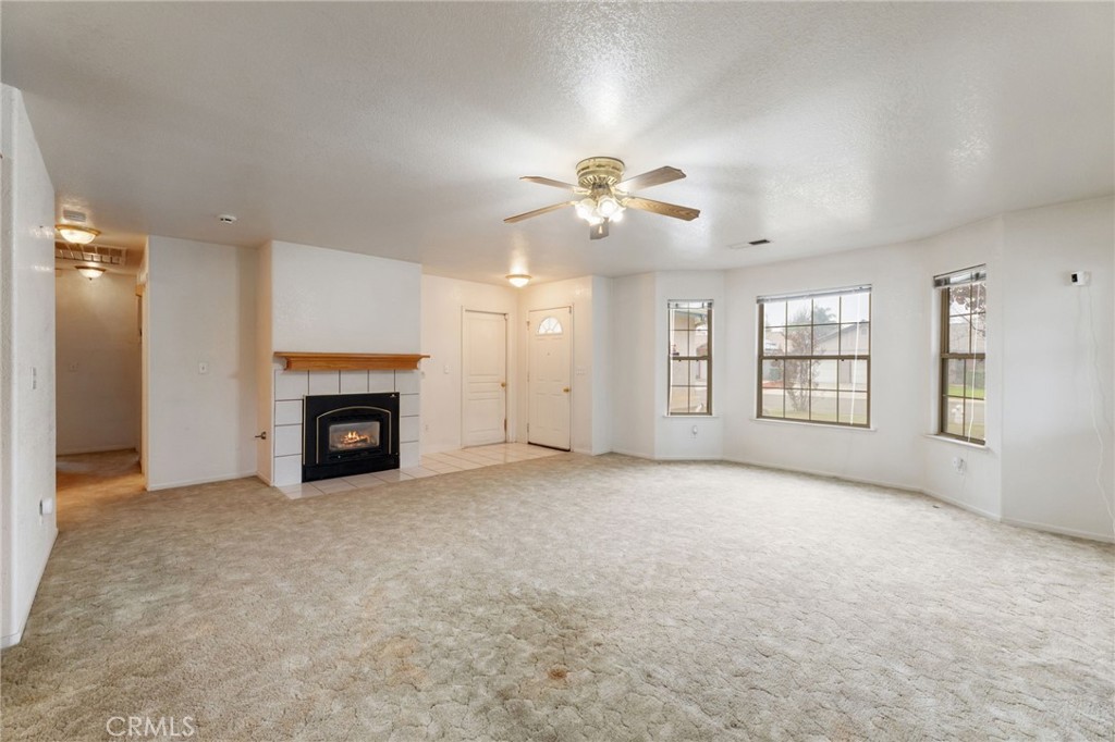 952 Upp Ct, Hanford, CA 93230