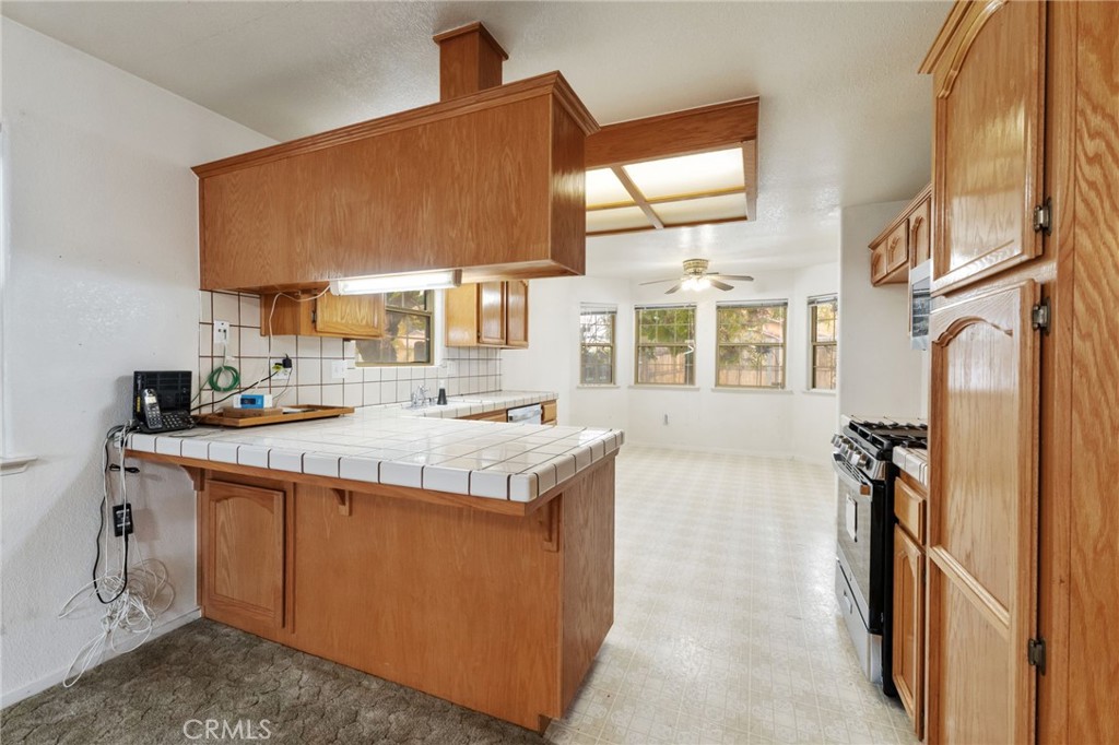 952 Upp Ct, Hanford, CA 93230