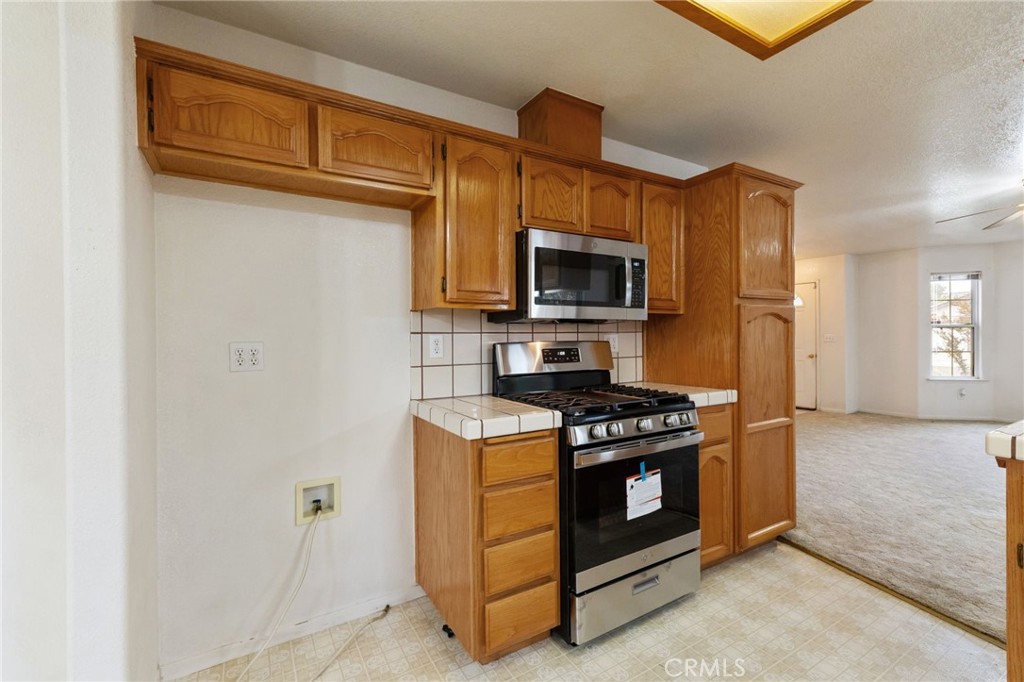 952 Upp Ct, Hanford, CA 93230