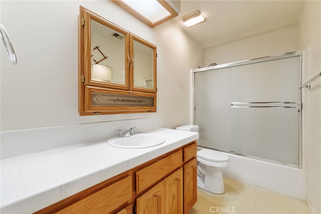 952 Upp Ct, Hanford, CA 93230