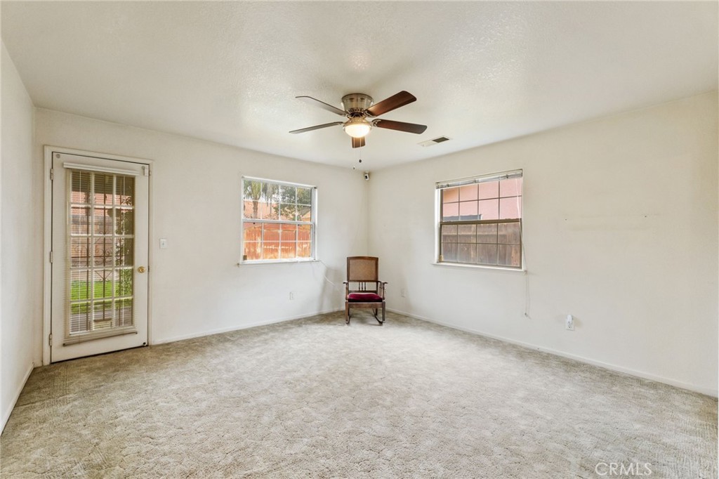 952 Upp Ct, Hanford, CA 93230