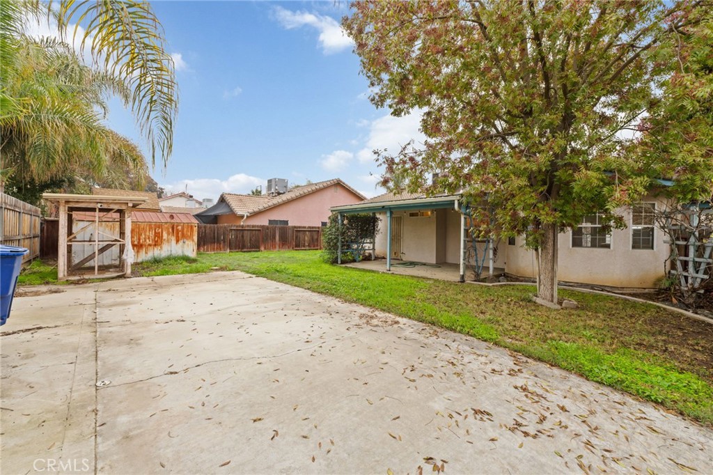 952 Upp Ct, Hanford, CA 93230