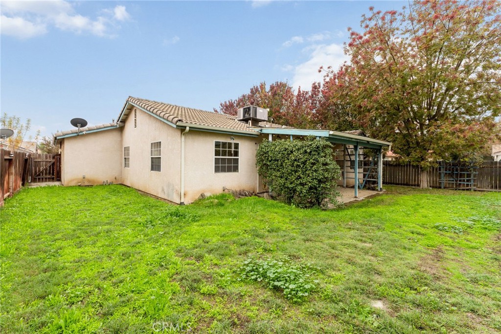 952 Upp Ct, Hanford, CA 93230