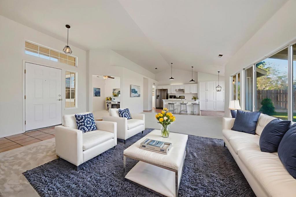 612 Saffron St, Hanford, CA 93230