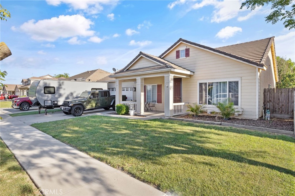 1963 W Merritt, Hanford, CA 93230