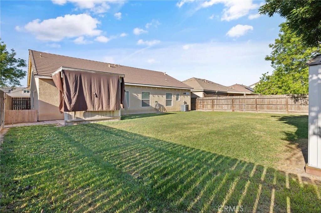 1963 W Merritt, Hanford, CA 93230