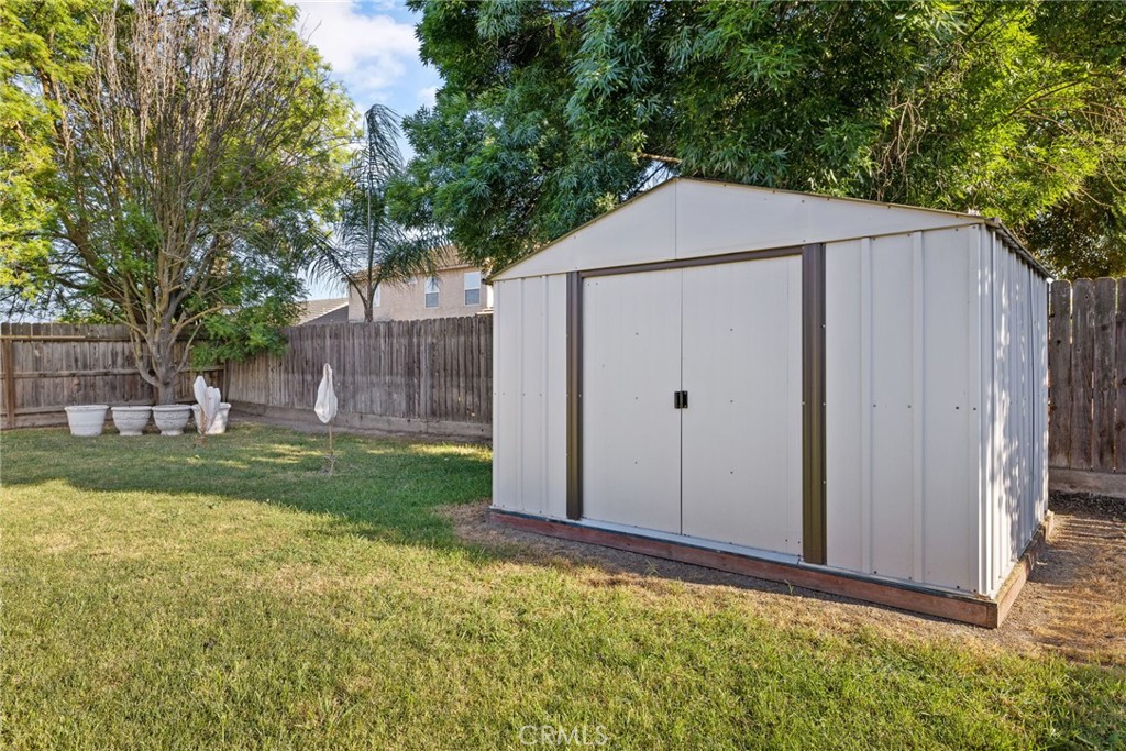 1963 W Merritt, Hanford, CA 93230