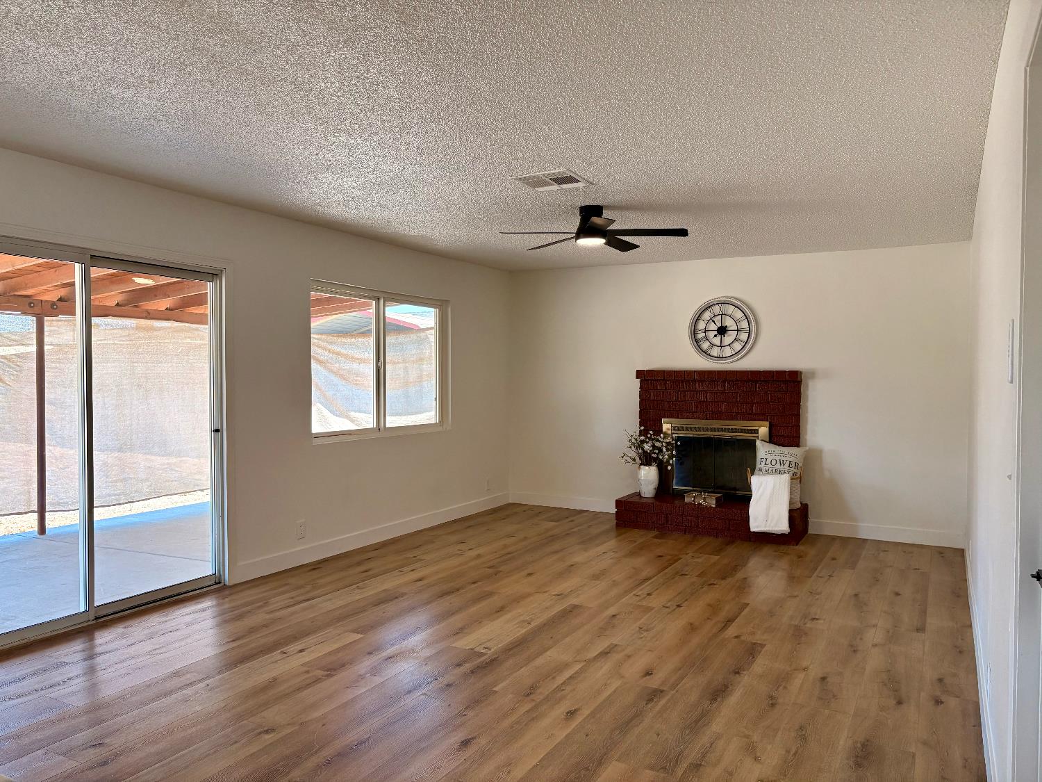 10153 Martin Rd, Hanford, CA 93230
