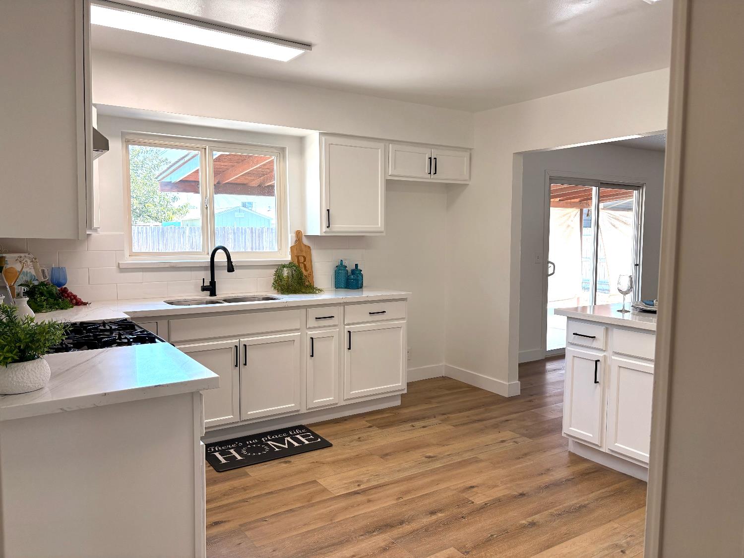 10153 Martin Rd, Hanford, CA 93230