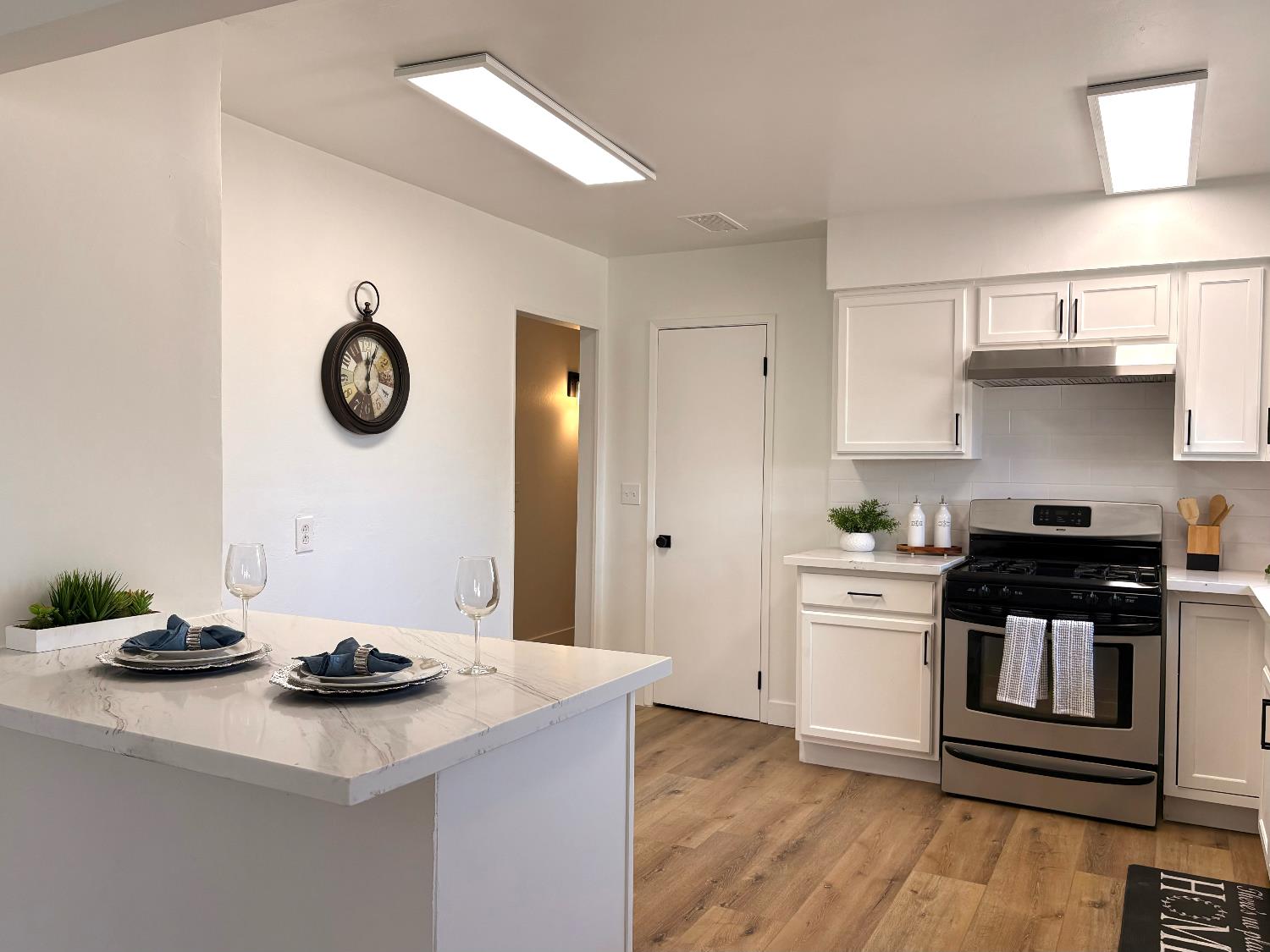 10153 Martin Rd, Hanford, CA 93230