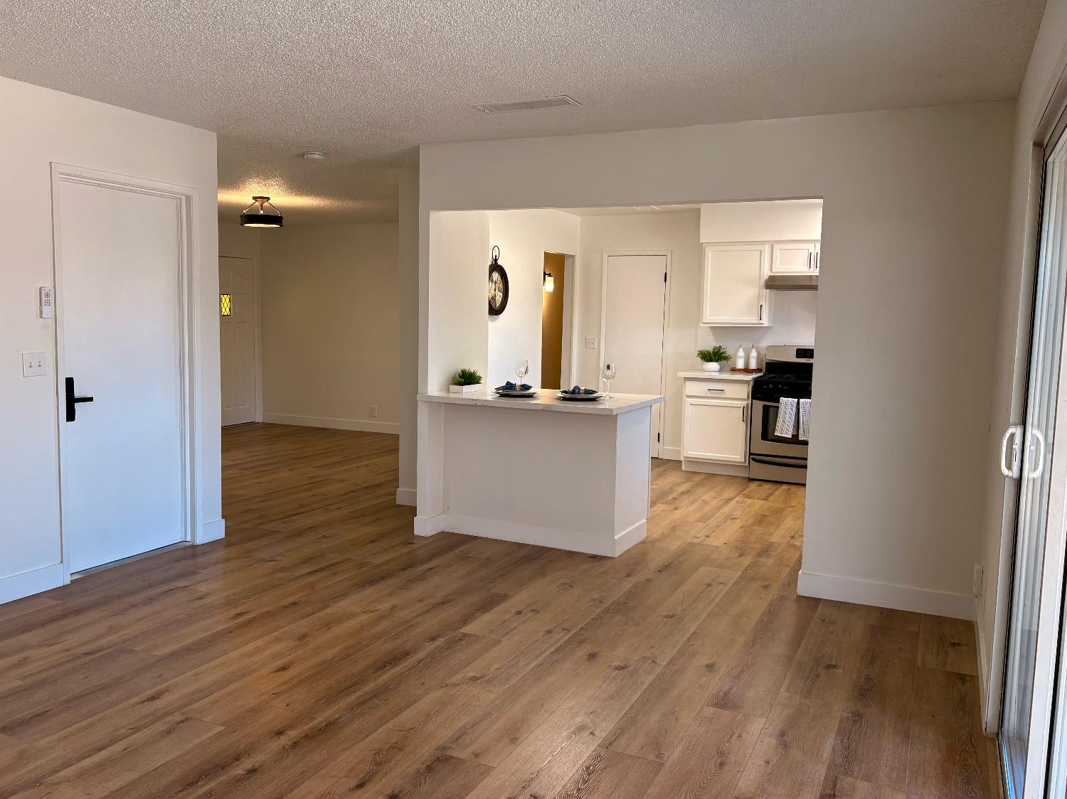 10153 Martin Rd, Hanford, CA 93230