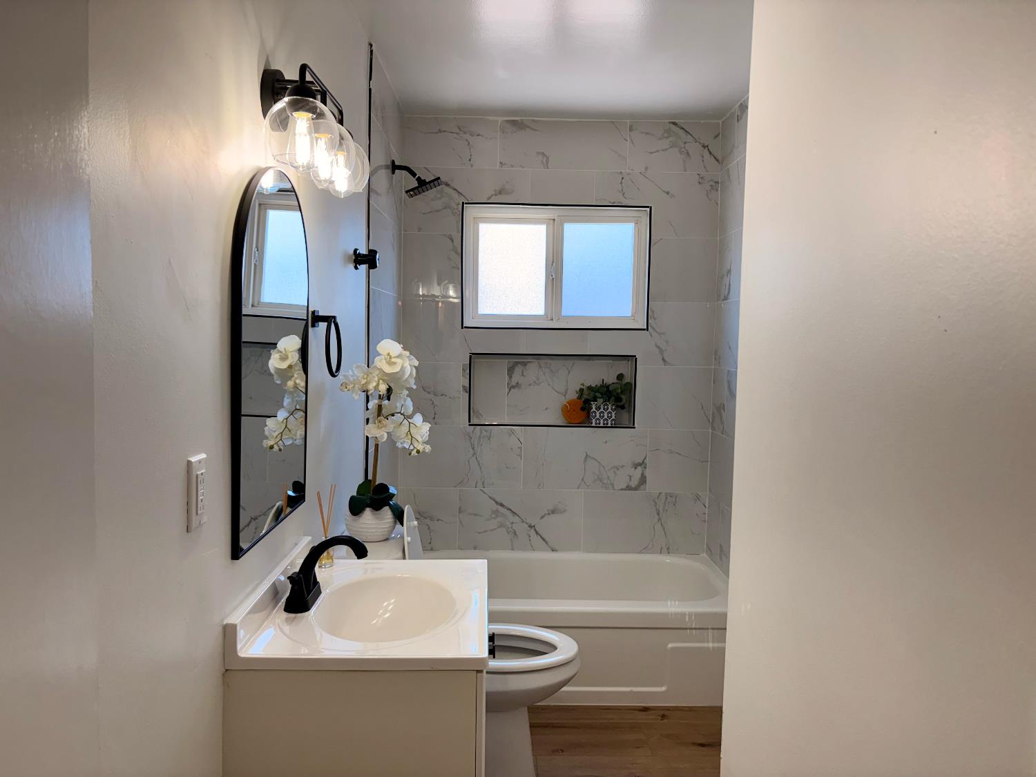 10153 Martin Rd, Hanford, CA 93230