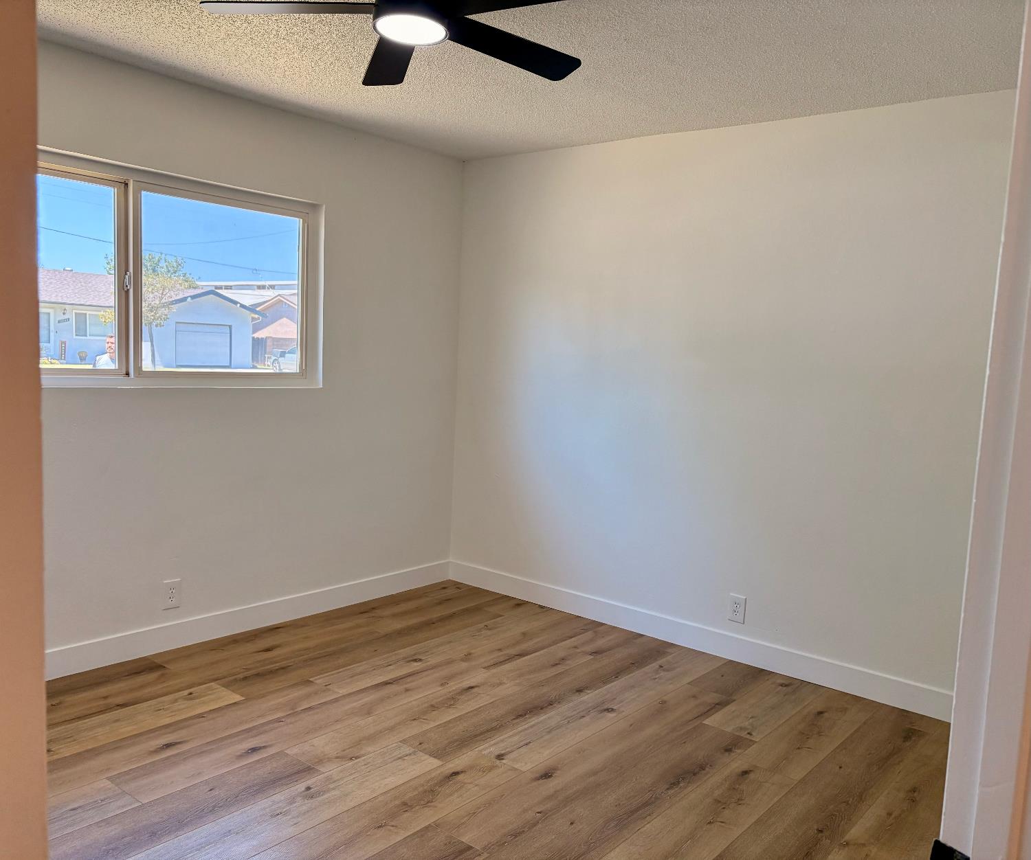 10153 Martin Rd, Hanford, CA 93230