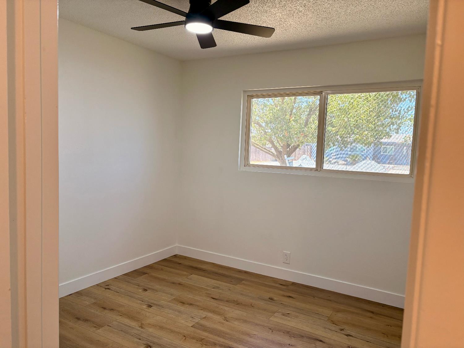 10153 Martin Rd, Hanford, CA 93230