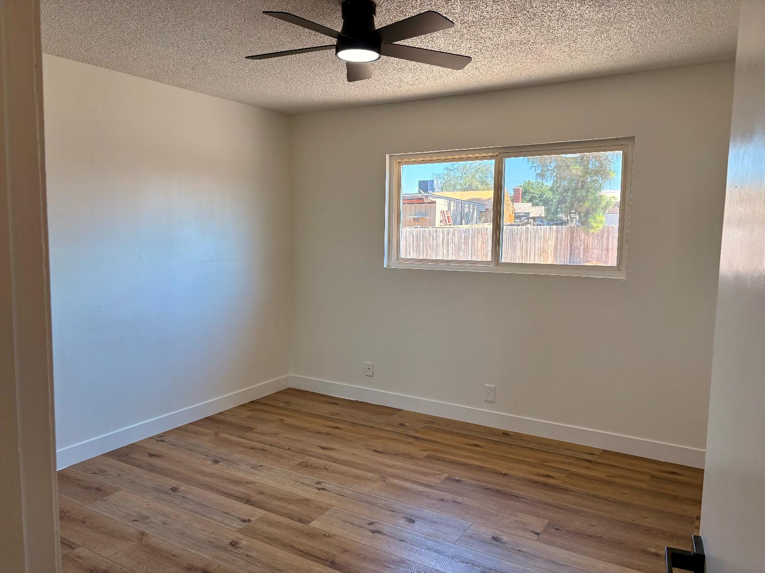 10153 Martin Rd, Hanford, CA 93230