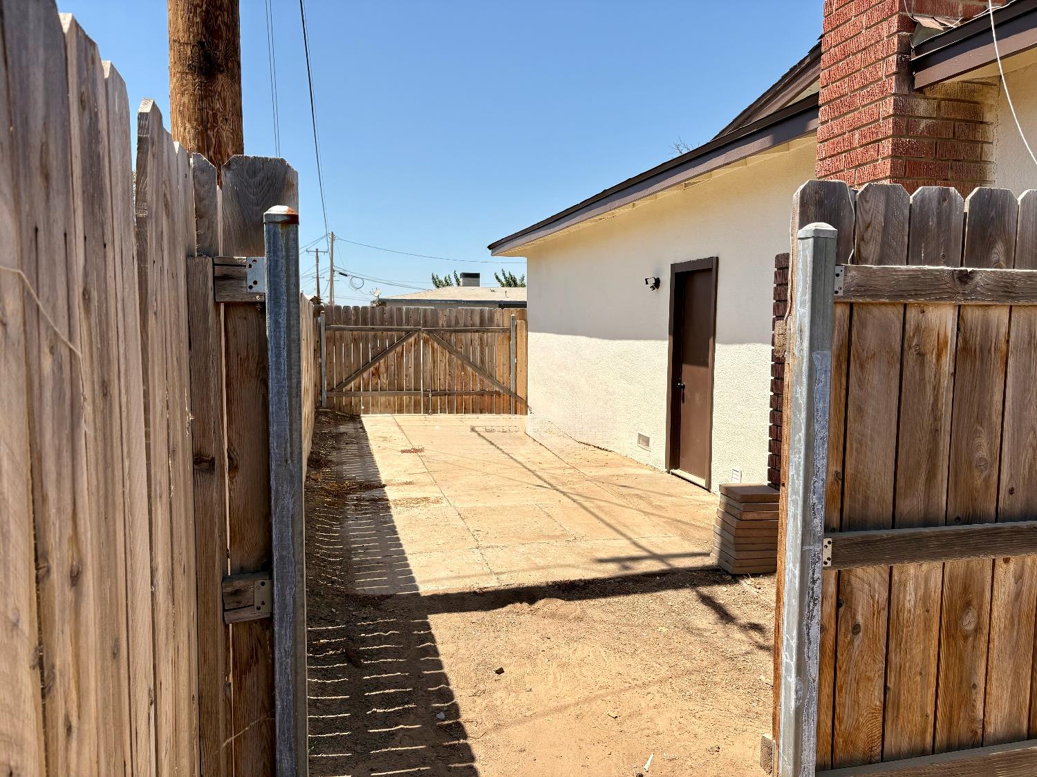 10153 Martin Rd, Hanford, CA 93230