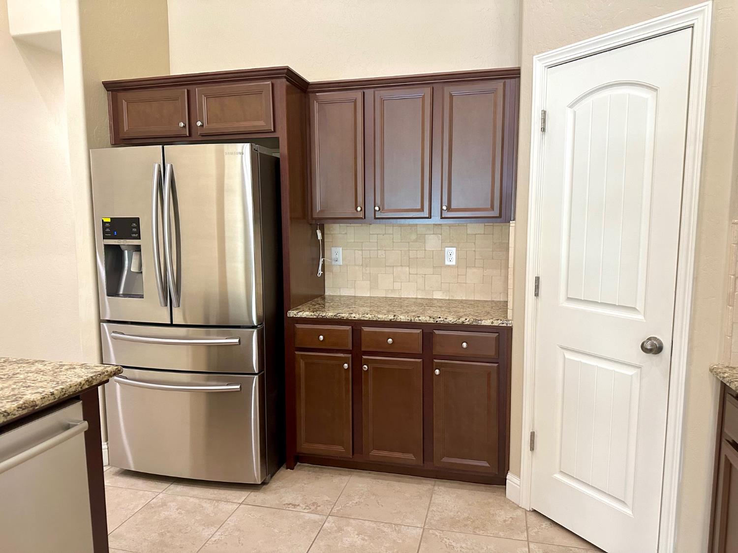 2085 W Bryman St, Hanford, CA 93230