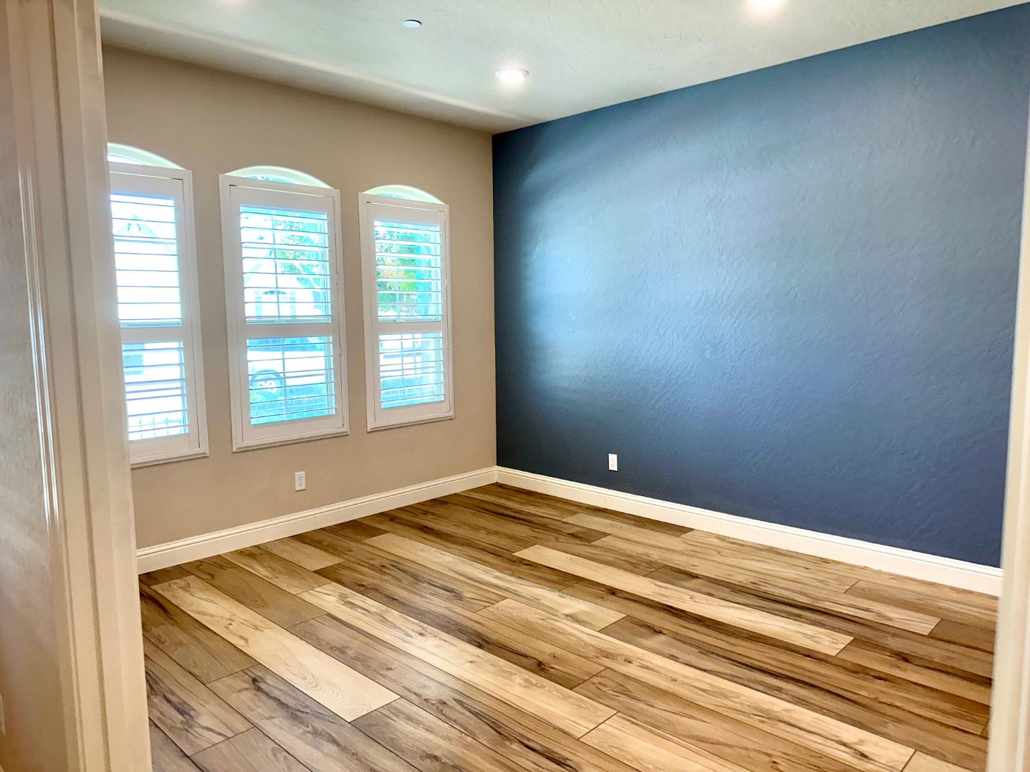 2085 W Bryman St, Hanford, CA 93230