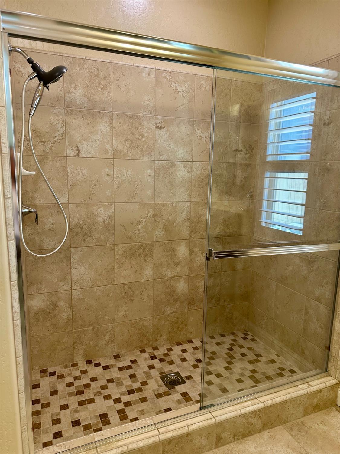 2085 W Bryman St, Hanford, CA 93230