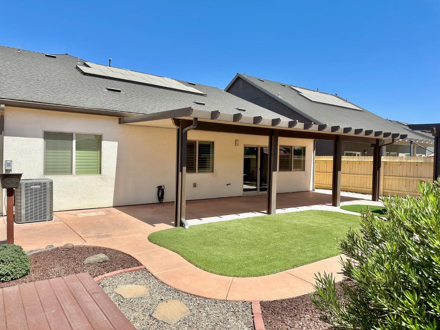 2085 W Bryman St, Hanford, CA 93230