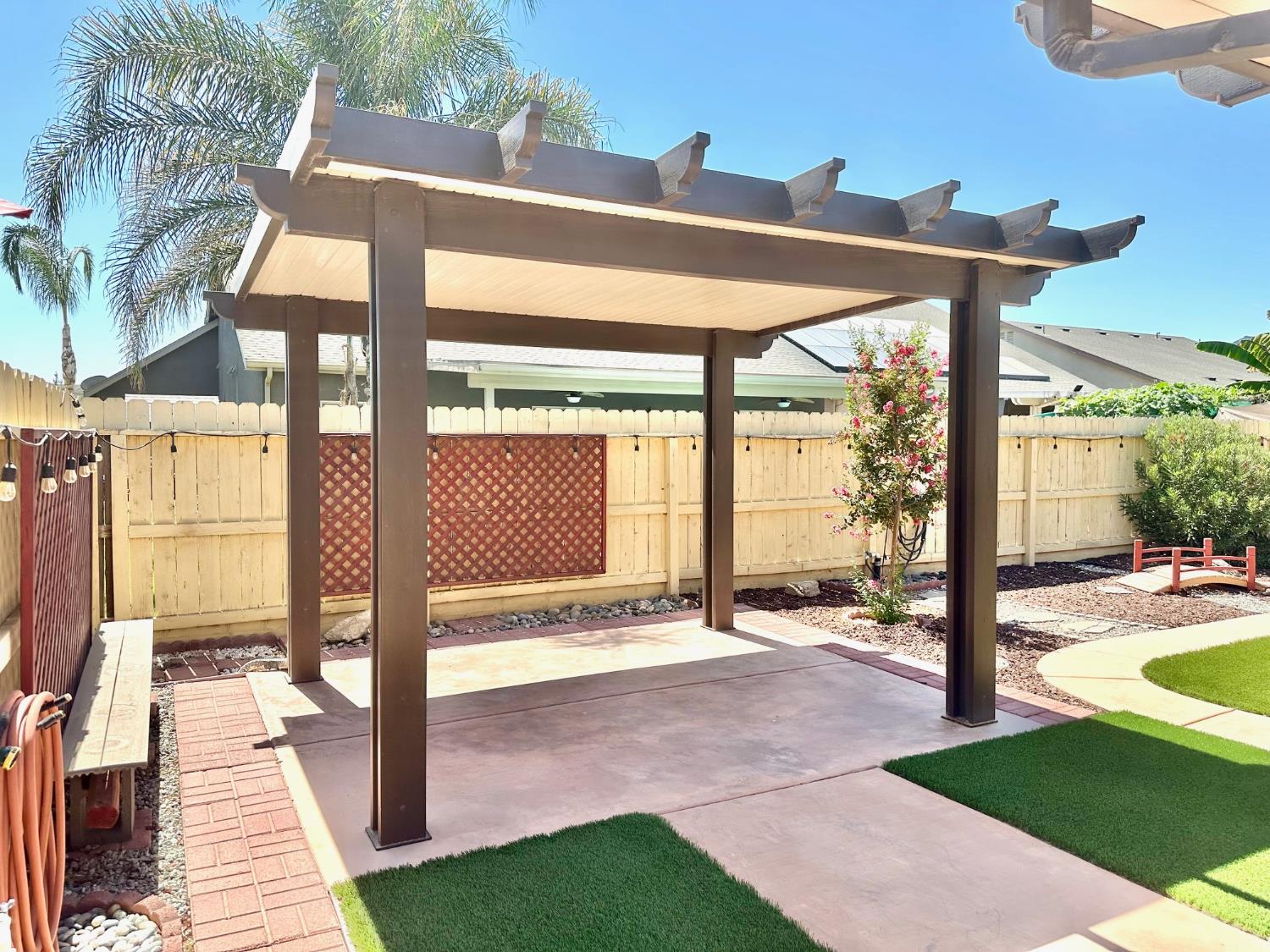 2085 W Bryman St, Hanford, CA 93230