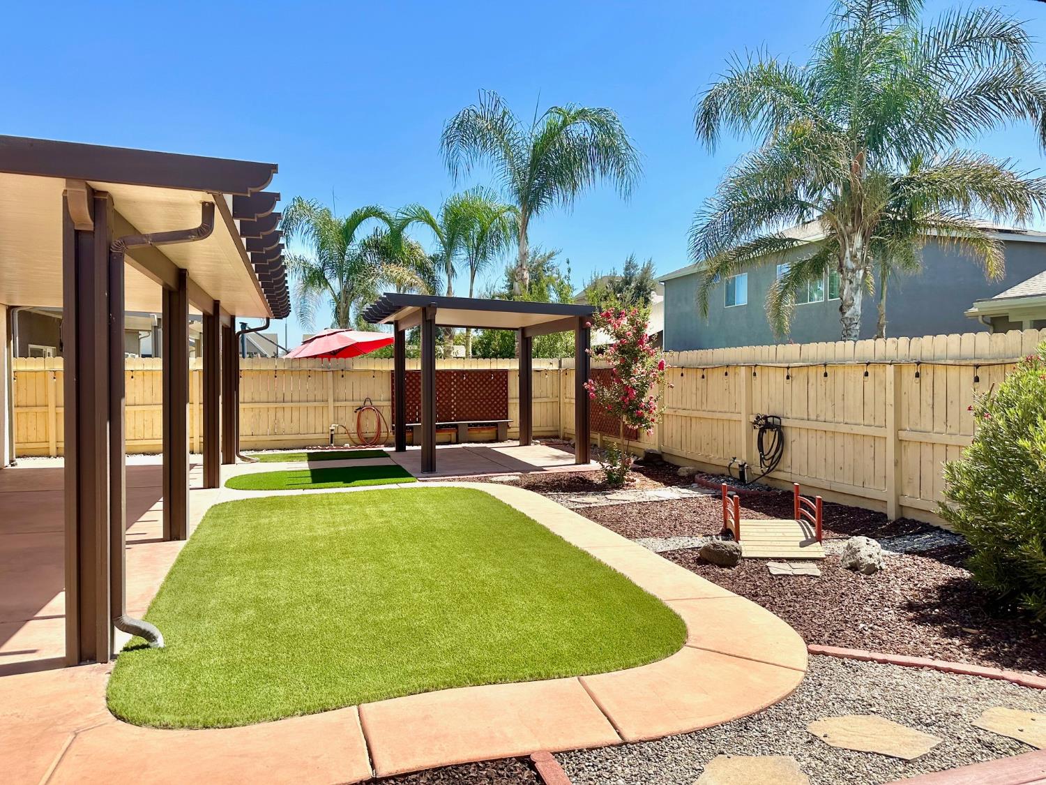 2085 W Bryman St, Hanford, CA 93230