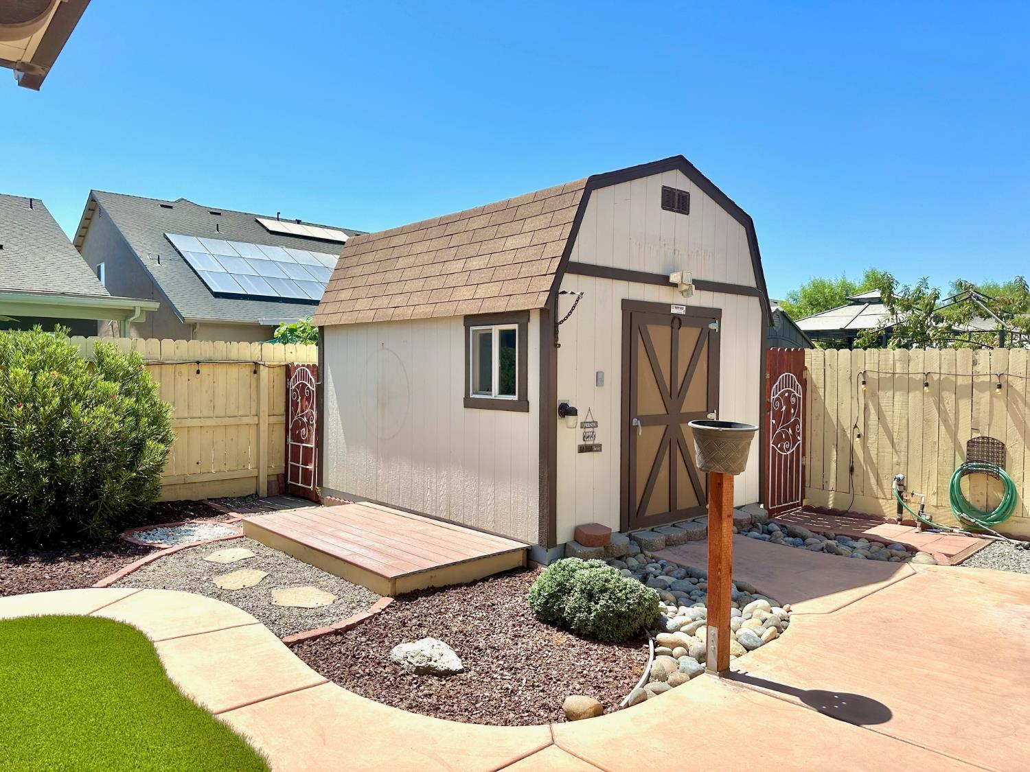2085 W Bryman St, Hanford, CA 93230