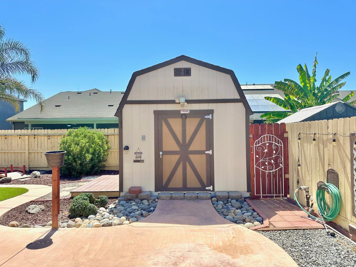 2085 W Bryman St, Hanford, CA 93230