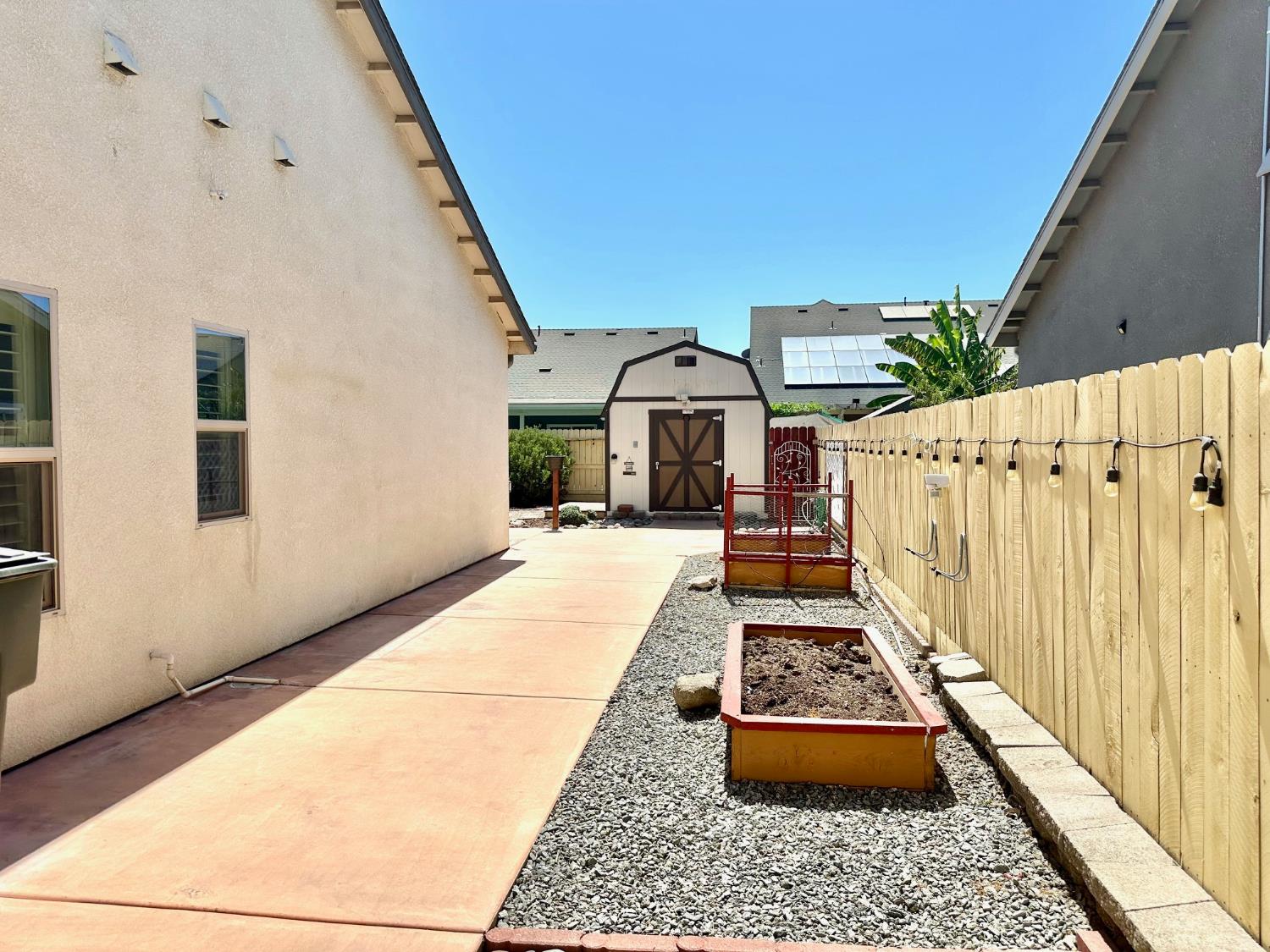 2085 W Bryman St, Hanford, CA 93230
