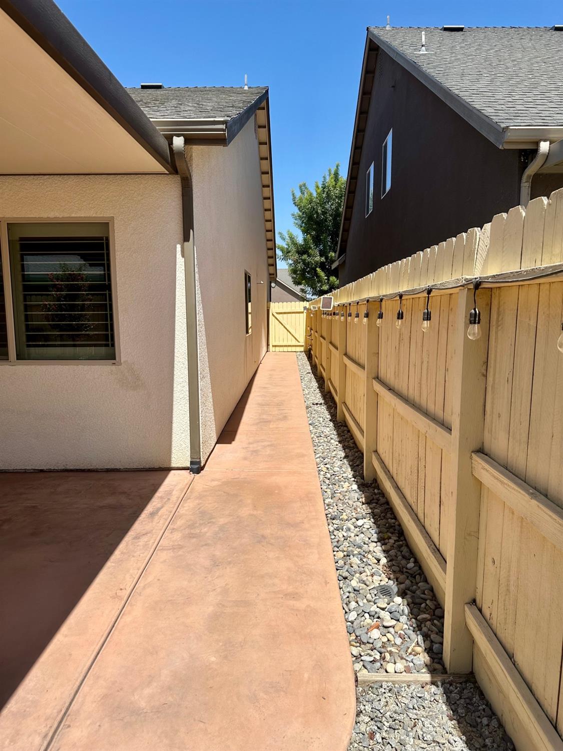 2085 W Bryman St, Hanford, CA 93230