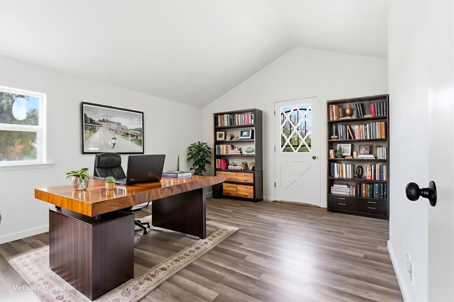 2111 Carter Way, Hanford, CA 93230