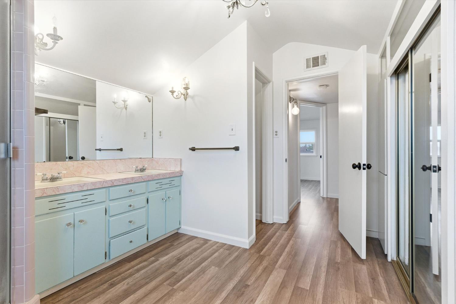 2111 Carter Way, Hanford, CA 93230