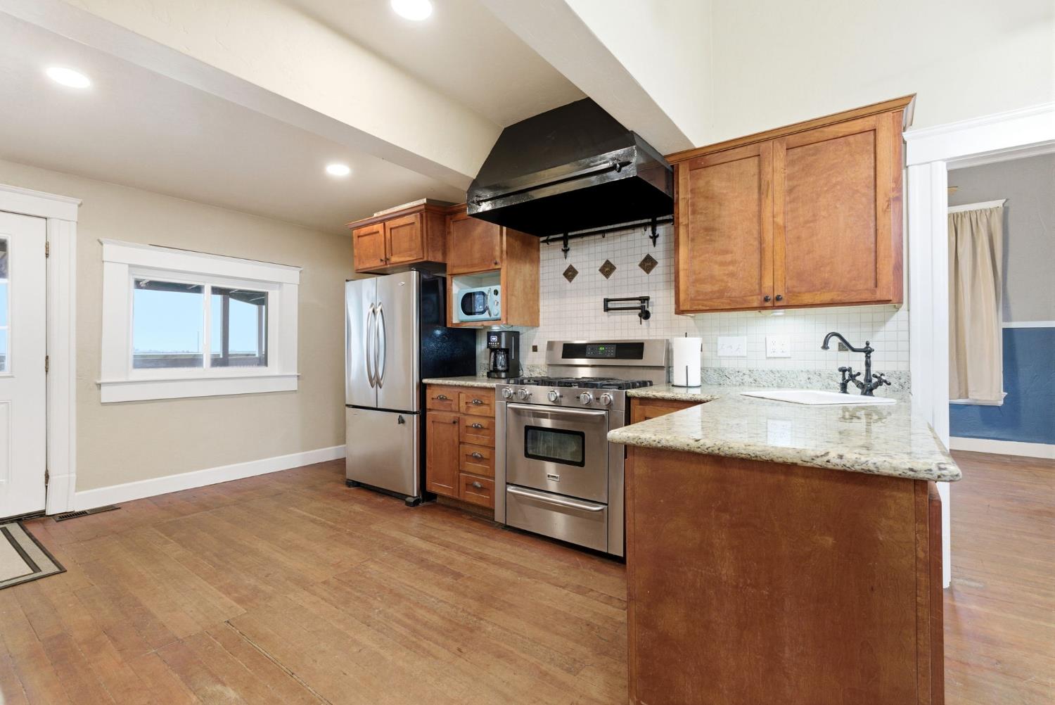 9547 Iona, Hanford, CA 93230